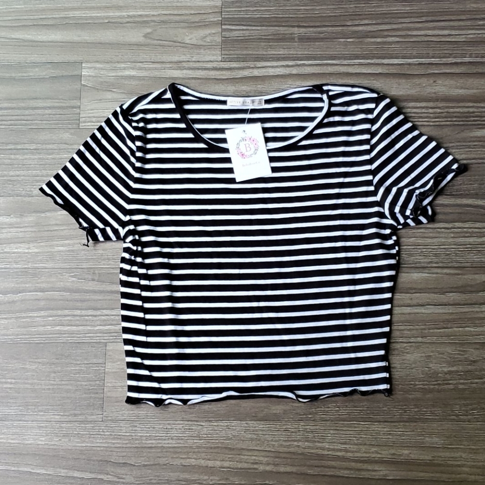 🖤striped crop top